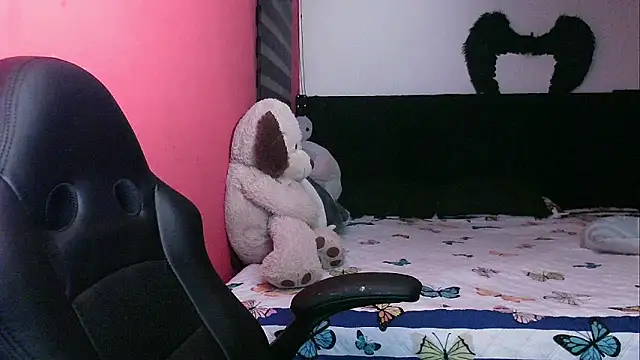 Snapshot of charlotedoll chatting on 02-18-26, 12:39 charlotedoll online show from 02-18-26, 12:39