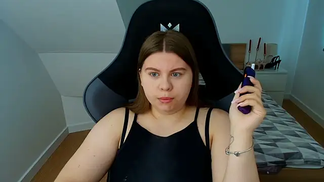 Snapshot of AbbyPleasure chatting on 06-15-26, 11:01 AbbyPleasure online show from 06-15-26, 11:01