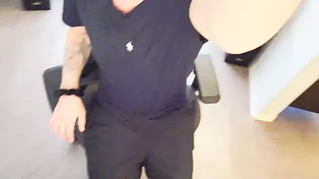 Snapshot of Hot_ToyBoy6974 chatting on 12-14-24, 12:12 Hot ToyBoy6974 online show from 12-14-24, 12:12