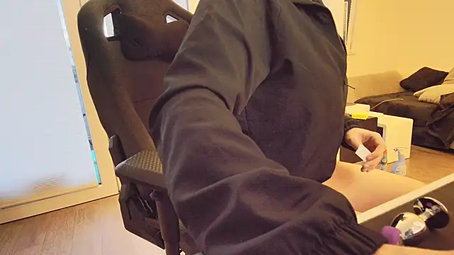 Snapshot of Hot_ToyBoy6974 chatting on 01-04-25, 03:17 Hot ToyBoy6974 online show from 01-04-25, 03:17