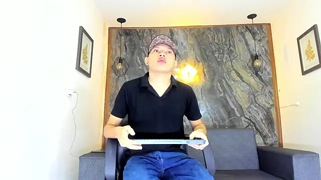 Snapshot of liam_genner_ chatting on 03-08-25, 08:03 liam genner online show from 03-08-25, 08:03