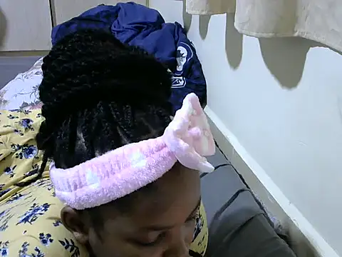 Snapshot of queen-sasha chatting on 03-08-25, 01:17 queen-sasha online show from 03-08-25, 01:17