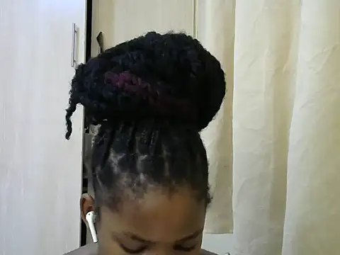 Snapshot of queen-sasha chatting on 03-16-25, 01:17 queen-sasha online show from 03-16-25, 01:17