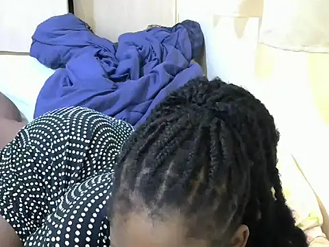 Snapshot of queen-sasha chatting on 03-20-25, 07:03 queen-sasha online show from 03-20-25, 07:03