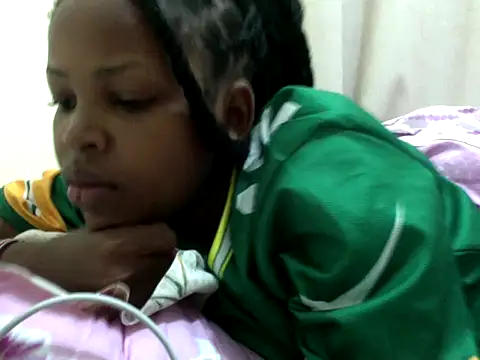 Snapshot of queen-sasha chatting on 10-25-25, 06:32 queen-sasha online show from 10-25-25, 06:32