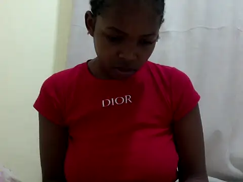 Snapshot of queen-sasha chatting on 05-28-26, 12:13 queen-sasha online show from 05-28-26, 12:13