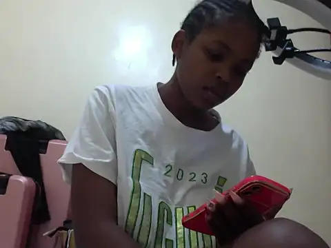 Snapshot of queen-sasha chatting on 06-16-26, 10:18 queen-sasha online show from 06-16-26, 10:18