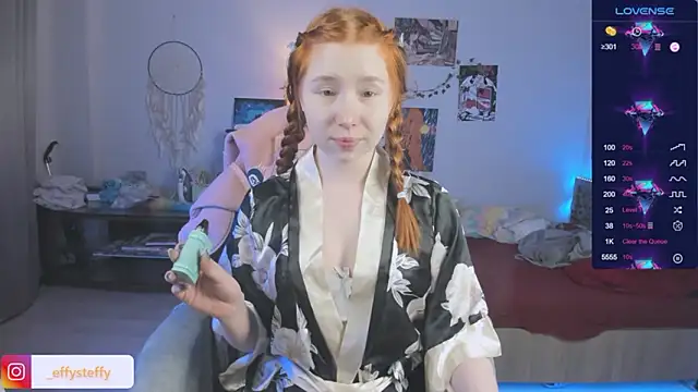 Snapshot of CallMeEffy1 chatting on 02-16-26, 06:26 CallMeEffy1 online show from 02-16-26, 06:26