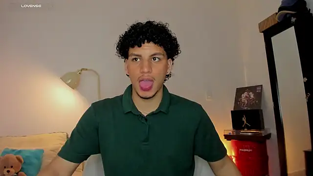 Snapshot of Curlblue chatting on 09-19-25, 04:36 Curlblue online show from 09-19-25, 04:36