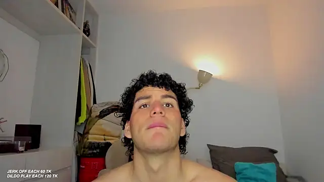 Snapshot of Curlblue chatting on 10-29-25, 11:34 Curlblue online show from 10-29-25, 11:34