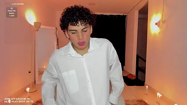 Snapshot of Curlblue chatting on 10-30-25, 03:30 Curlblue online show from 10-30-25, 03:30