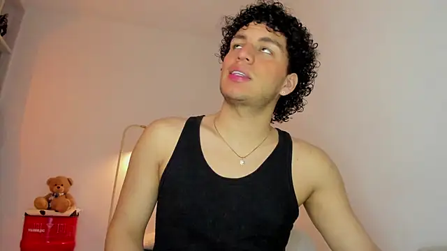 Snapshot of Curlblue chatting on 11-11-25, 02:22 Curlblue online show from 11-11-25, 02:22