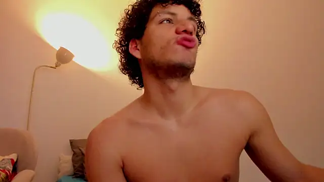 Snapshot of Curlblue chatting on 11-16-25, 05:02 Curlblue online show from 11-16-25, 05:02