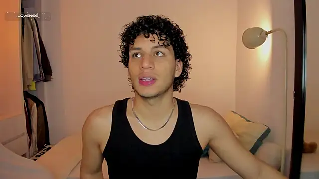 Snapshot of Curlblue chatting on 11-24-25, 08:36 Curlblue online show from 11-24-25, 08:36