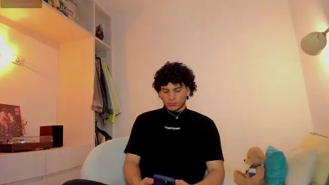 Snapshot of Curlblue chatting on 11-25-25, 03:50 Curlblue online show from 11-25-25, 03:50