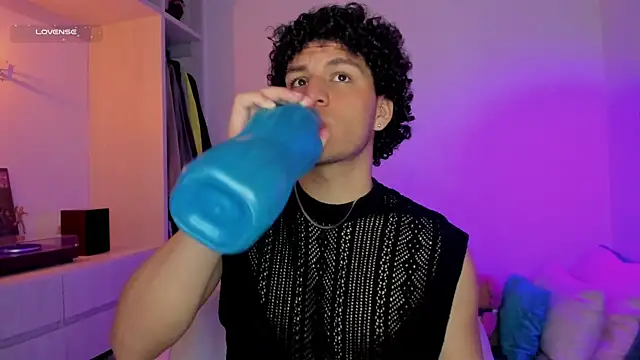 Snapshot of Curlblue chatting on 12-02-25, 02:17 Curlblue online show from 12-02-25, 02:17