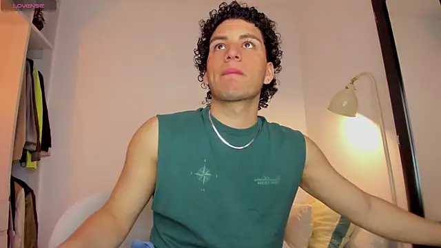 Snapshot of Curlblue chatting on 12-02-25, 09:32 Curlblue online show from 12-02-25, 09:32