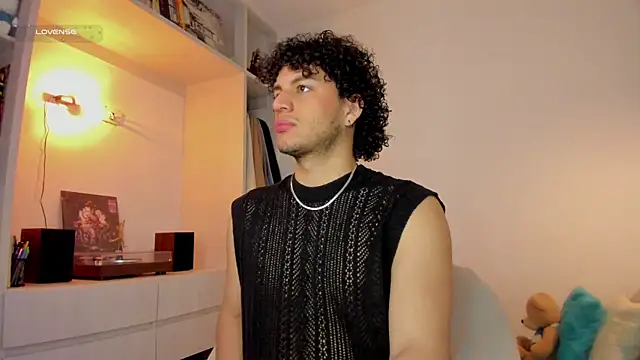 Snapshot of Curlblue chatting on 12-14-25, 12:10 Curlblue online show from 12-14-25, 12:10