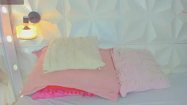 Snapshot of cute_latinaxxx chatting on 04-03-26, 03:48 cute latinaxxx online show from 04-03-26, 03:48