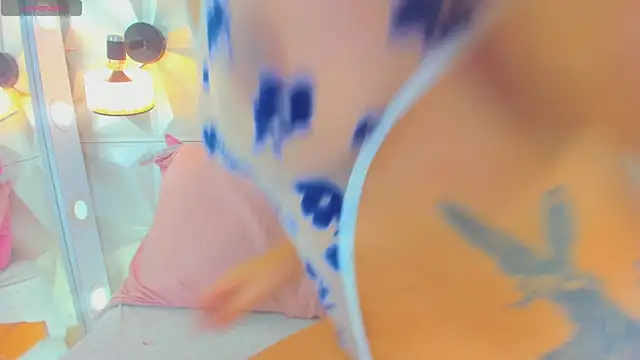 Snapshot of cute_latinaxxx chatting on 04-04-26, 11:02 cute latinaxxx online show from 04-04-26, 11:02