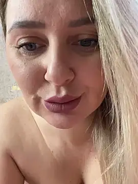 LadyLolyPop  online show from 03-05-25, 04:13