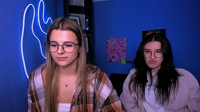 Snapshot of scarlet_mooore chatting on 03-26-26, 10:26 scarlet mooore online show from 03-26-26, 10:26