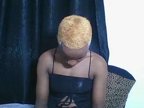Snapshot of AfricanPrincess24 chatting on 09-19-25, 05:35 AfricanPrincess24 online show from 09-19-25, 05:35