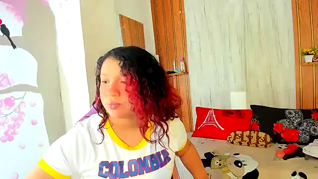 Snapshot of Emily_Coper18 chatting on 06-18-26, 02:21 Emily Coper18 online show from 06-18-26, 02:21