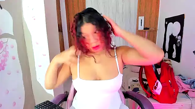 Snapshot of Emily_Coper18 chatting on 06-29-26, 01:55 Emily Coper18 online show from 06-29-26, 01:55