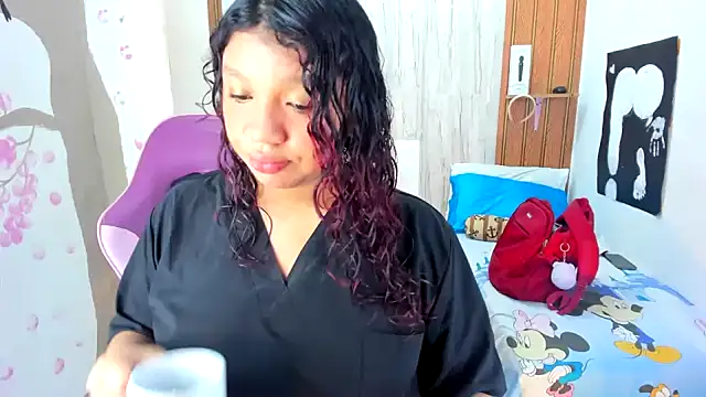 Snapshot of Emily_Coper18 chatting on 07-13-26, 01:47 Emily Coper18 online show from 07-13-26, 01:47