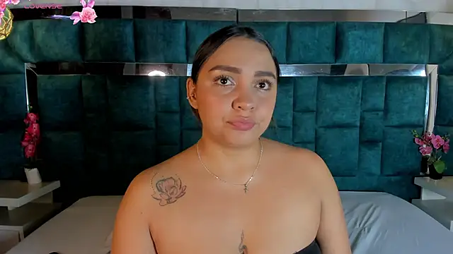 Snapshot of Abril_Gomez06 chatting on 04-22-26, 08:10 Abril Gomez06 online show from 04-22-26, 08:10