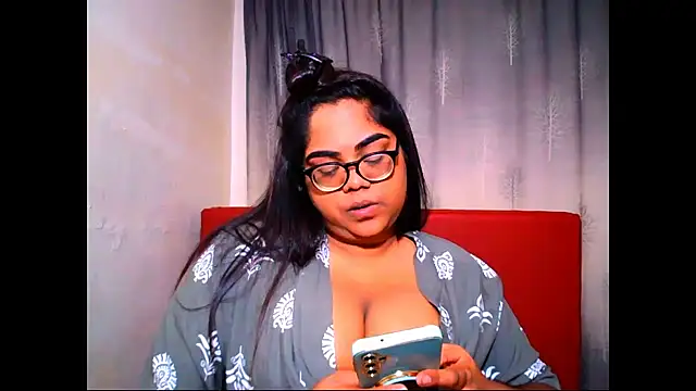 Snapshot of Indian_Lola00 chatting on 12-16-25, 05:40 Indian Lola00 online show from 12-16-25, 05:40