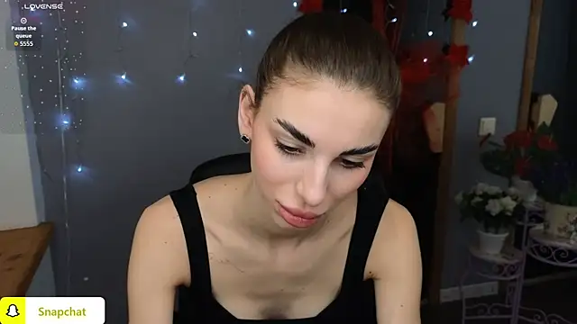 Snapshot of EmmyGreans chatting on 01-19-26, 06:39 EmmyGreans online show from 01-19-26, 06:39