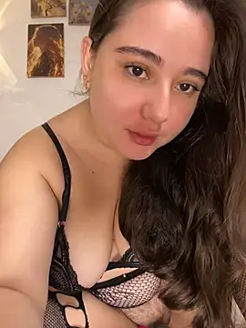 Snapshot of LunaGil1 chatting on 06-18-26, 01:04 LunaGil1 online show from 06-18-26, 01:04