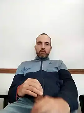 Snapshot of leon3875 chatting on 12-18-24, 03:33 leon3875 online show from 12-18-24, 03:33