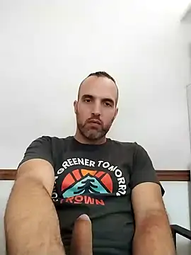 Snapshot of leon3875 chatting on 01-08-25, 02:56 leon3875 online show from 01-08-25, 02:56