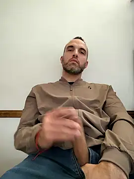 Snapshot of leon3875 chatting on 09-08-25, 03:22 leon3875 online show from 09-08-25, 03:22