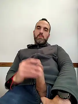 Snapshot of leon3875 chatting on 10-03-25, 03:42 leon3875 online show from 10-03-25, 03:42