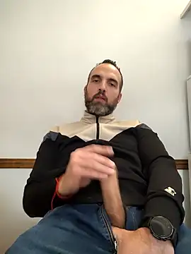 Snapshot of leon3875 chatting on 10-08-25, 03:42 leon3875 online show from 10-08-25, 03:42