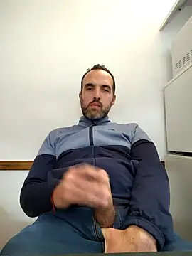 Snapshot of leon3875 chatting on 10-28-25, 03:25 leon3875 online show from 10-28-25, 03:25