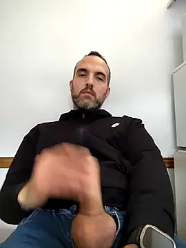 Snapshot of leon3875 chatting on 12-03-25, 03:32 leon3875 online show from 12-03-25, 03:32