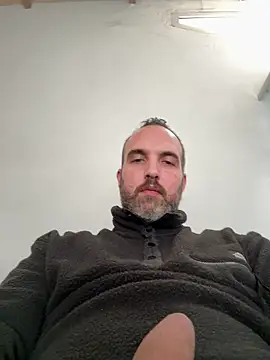 Snapshot of leon3875 chatting on 06-18-26, 03:27 leon3875 online show from 06-18-26, 03:27