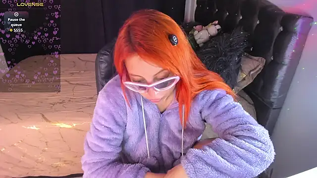 Snapshot of Violetaarey chatting on 04-21-26, 01:42 Violetaarey online show from 04-21-26, 01:42