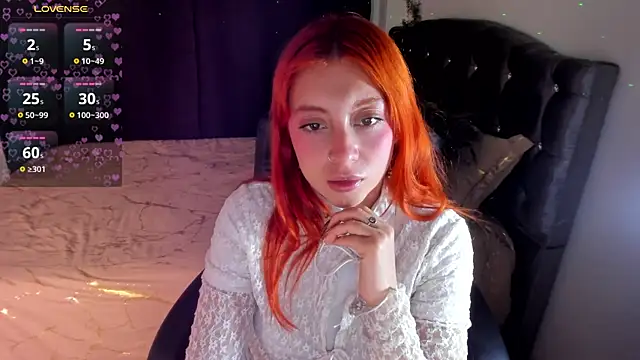 Snapshot of Violetaarey chatting on 04-23-26, 02:02 Violetaarey online show from 04-23-26, 02:02
