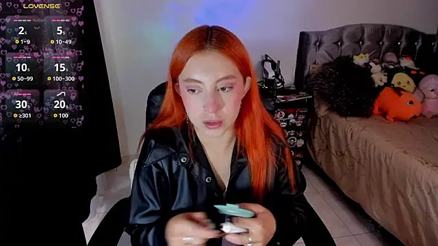 Snapshot of Violetaarey chatting on 04-30-26, 04:46 Violetaarey online show from 04-30-26, 04:46