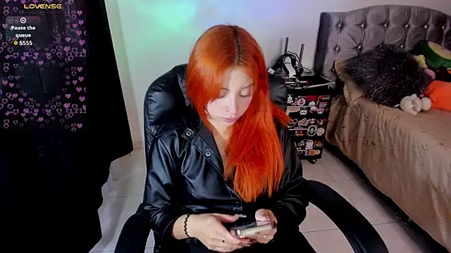 Snapshot of Violetaarey chatting on 04-30-26, 08:57 Violetaarey online show from 04-30-26, 08:57