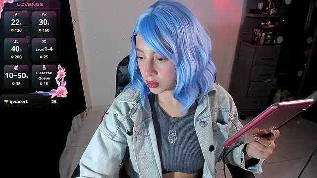 Snapshot of Violetaarey chatting on 05-12-26, 09:23 Violetaarey online show from 05-12-26, 09:23