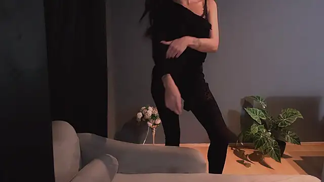 Saintrebella online show from 10-30-25, 11:33