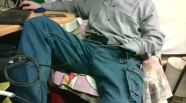 Snapshot of Giulio35_Pika chatting on 12-14-24, 02:21 Giulio35 Pika online show from 12-14-24, 02:21