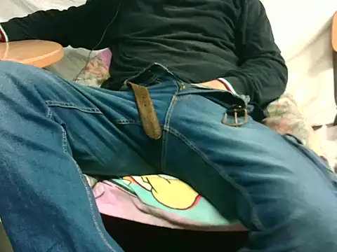 Snapshot of Giulio35_Pika chatting on 10-13-25, 07:36 Giulio35 Pika online show from 10-13-25, 07:36